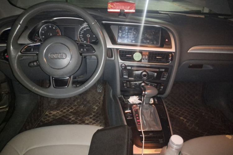 Used Audi A4L 2013 35 TFSI Automatic Standard Model Center Console