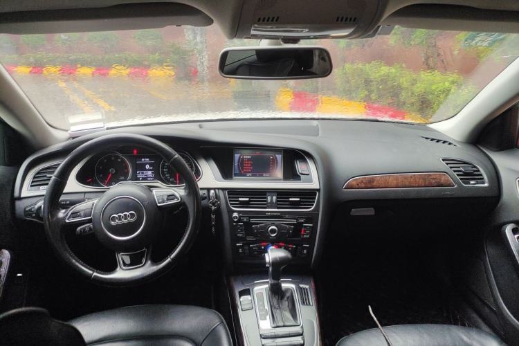 Used Audi A4L 2013 35 TFSI Automatic Comfort Model Center Console