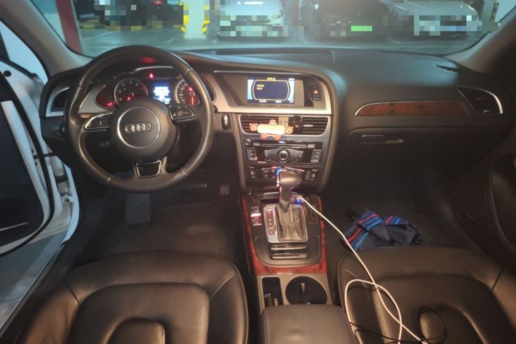 Used Audi A4L 2013 35 TFSI Automatic Comfort Model Center Console