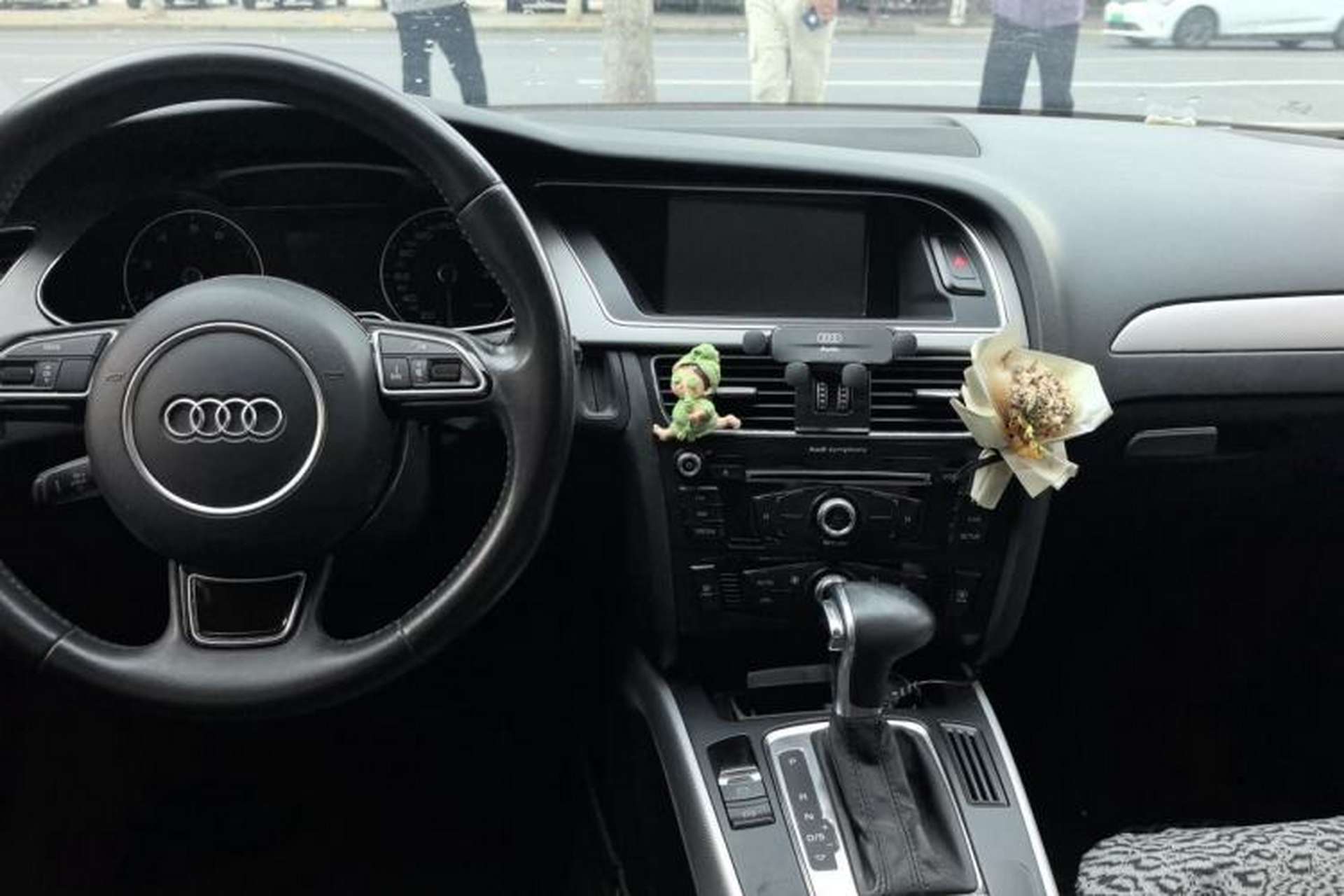 Used Audi A4L 2013 35 TFSI Automatic Standard Model Center Console