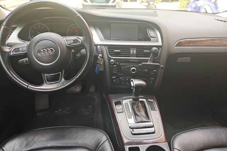 Used Audi A4L 2013 35 TFSI Automatic Comfort Model Center Console