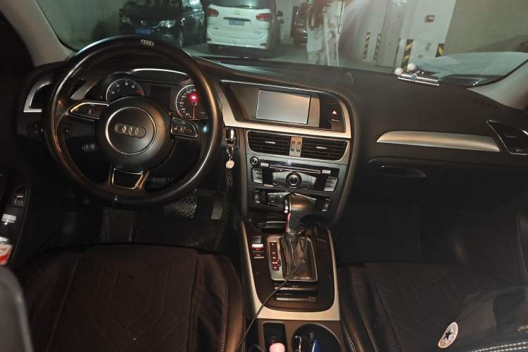 Used Audi A4L 2013 35 TFSI Automatic Standard Model Center Console