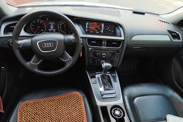 Used Audi A4L 2013 30 TFSI Automatic Comfort Model Center Console
