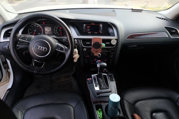 Used Audi A4L 2013 35 TFSI Automatic Comfort Model Center Console