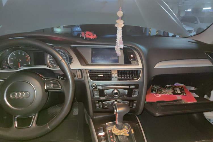 Used Audi A4L 2013 35 TFSI Automatic Standard Model Center Console