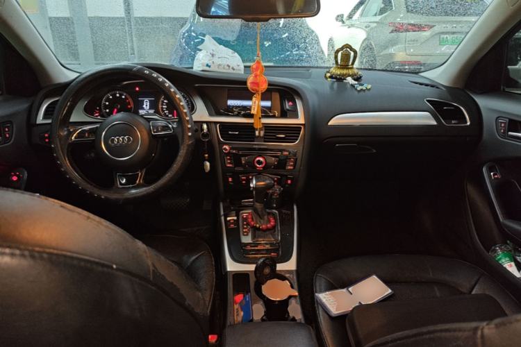 Used Audi A4L 2013 35 TFSI Automatic Standard Model Center Console