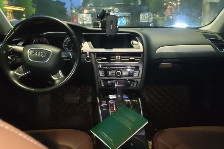 Used Audi A4L 2013 30 TFSI Automatic Comfort Model Center Console