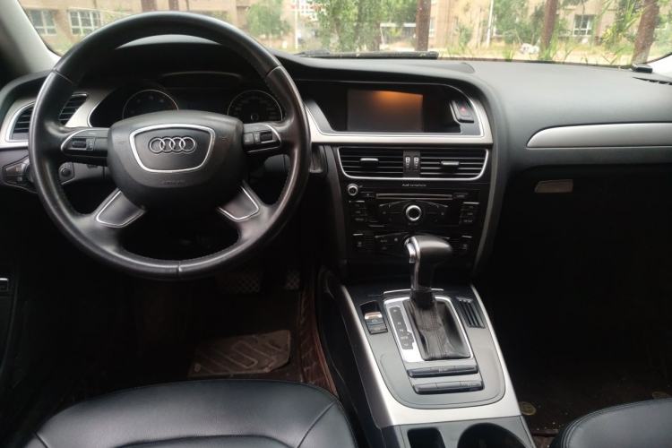 Used Audi A4L 2013 30 TFSI Automatic Comfort Model Center Console