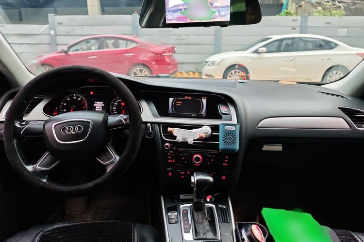 Used Audi A4L 2013 30 TFSI Automatic Comfort Model Center Console