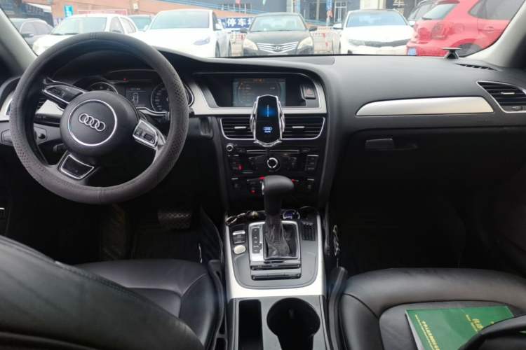 Used Audi A4L 2013 35 TFSI Automatic Standard Model Center Console
