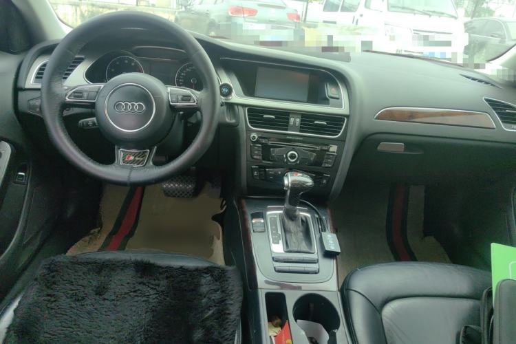 Used Audi A4L 2013 35 TFSI Automatic Standard Model Center Console
