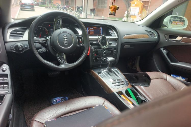 Used Audi A4L 2013 35 TFSI Automatic Standard Model Center Console