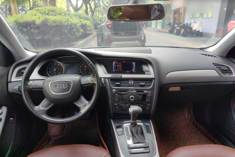 Used Audi A4L 2013 30 TFSI Automatic Comfort Model Center Console