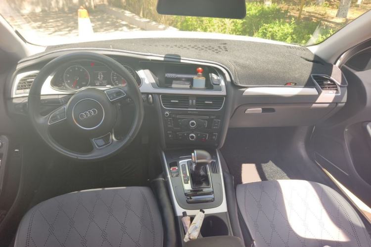 Used Audi A4L 2013 35 TFSI Automatic Standard Model Center Console