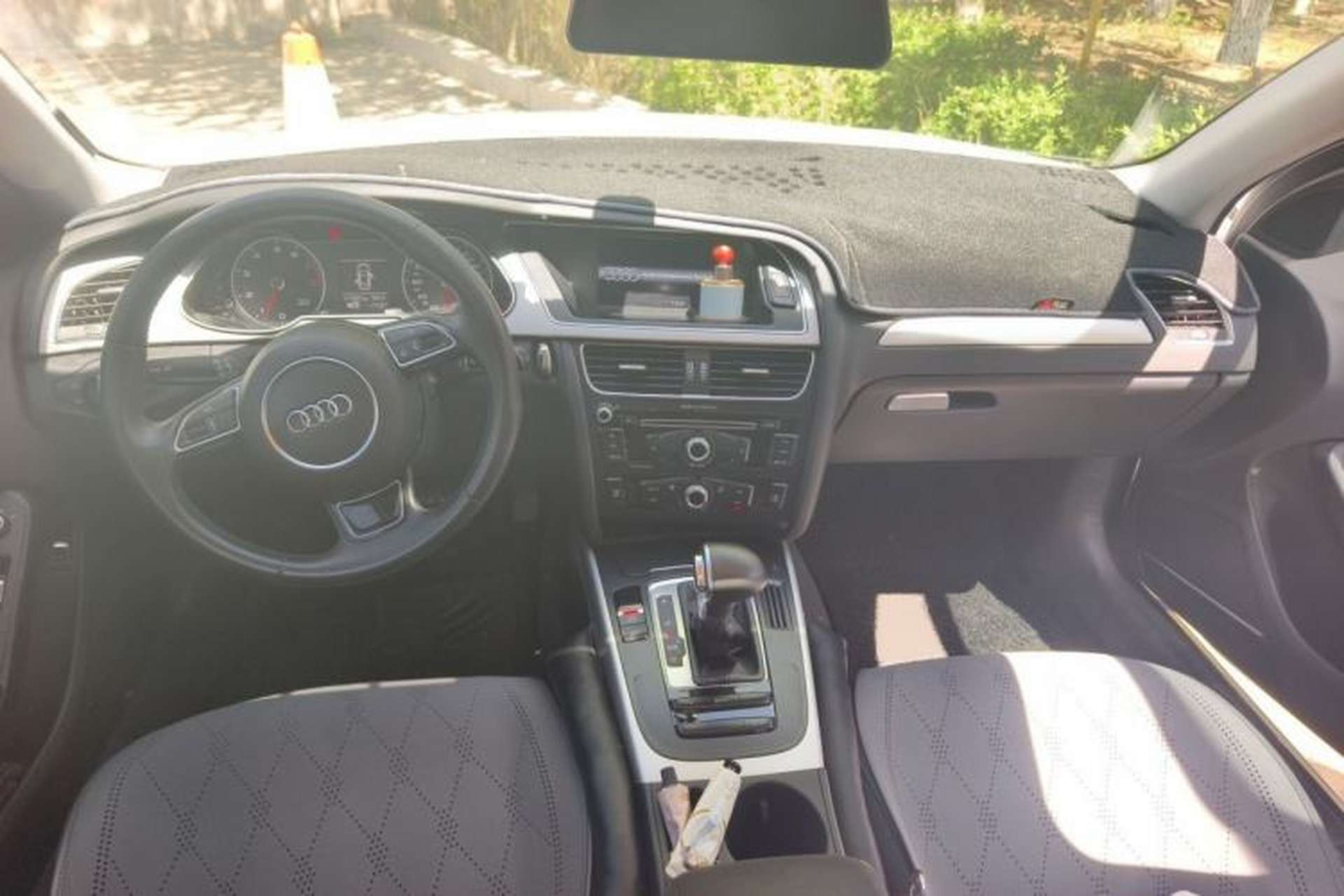 Used Audi A4L 2013 35 TFSI Automatic Standard Model Center Console