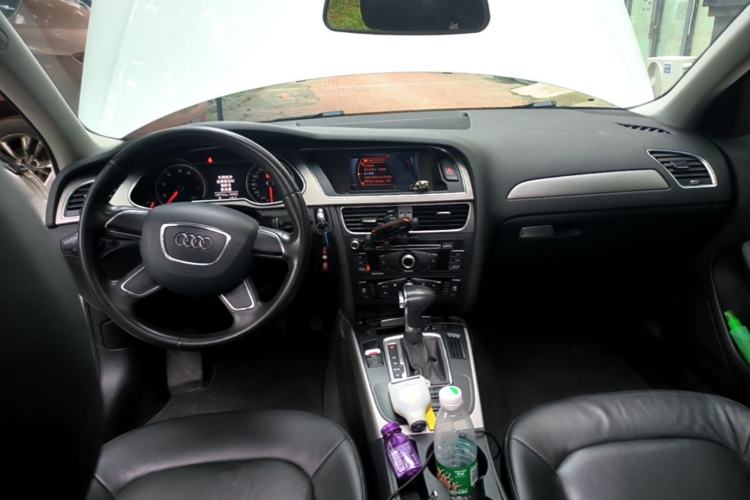 Used Audi A4L 2013 30 TFSI Automatic Comfort Model Center Console