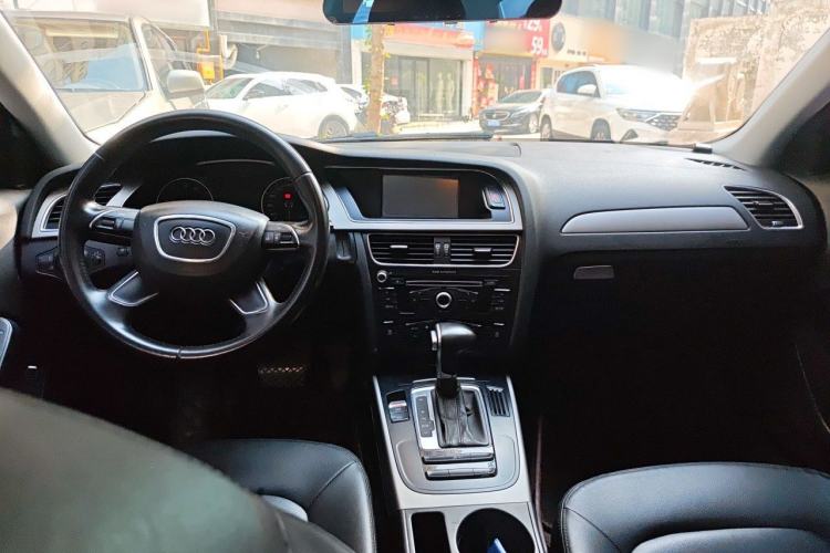 Used Audi A4L 2013 30 TFSI Automatic Comfort Model Center Console