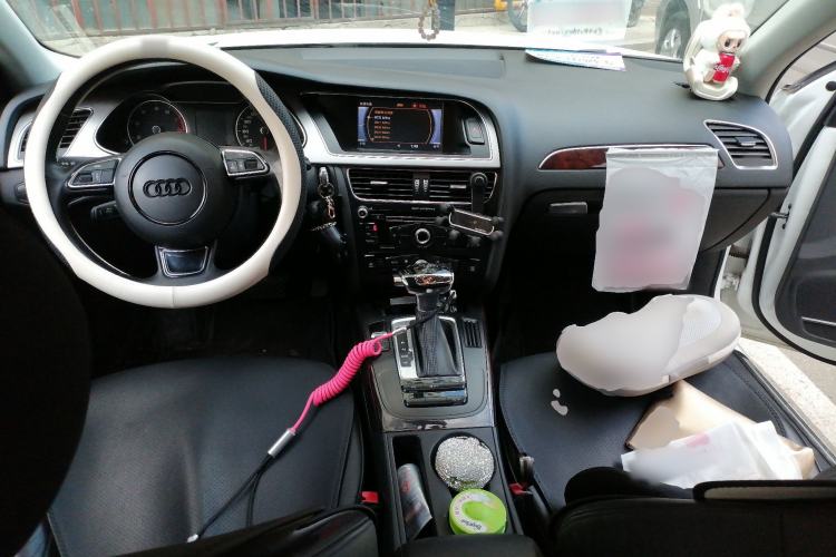 Used Audi A4L 2013 35 TFSI Automatic Comfort Model Center Console