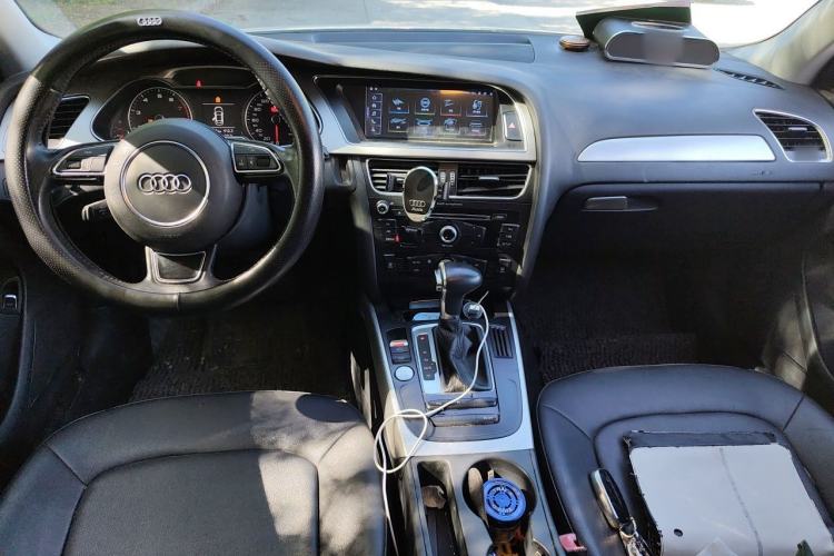 Used Audi A4L 2013 35 TFSI Automatic Standard Model Center Console