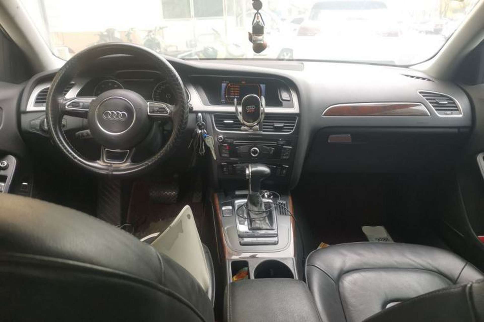 Used Audi A4L 2013 35 TFSI Automatic Comfort Model Center Console