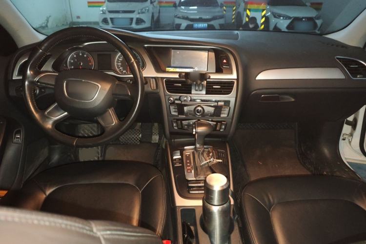 Used Audi A4L 2013 30 TFSI Automatic Comfort Model Center Console