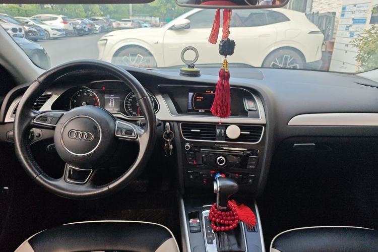 Used Audi A4L 2013 35 TFSI Automatic Standard Model Center Console