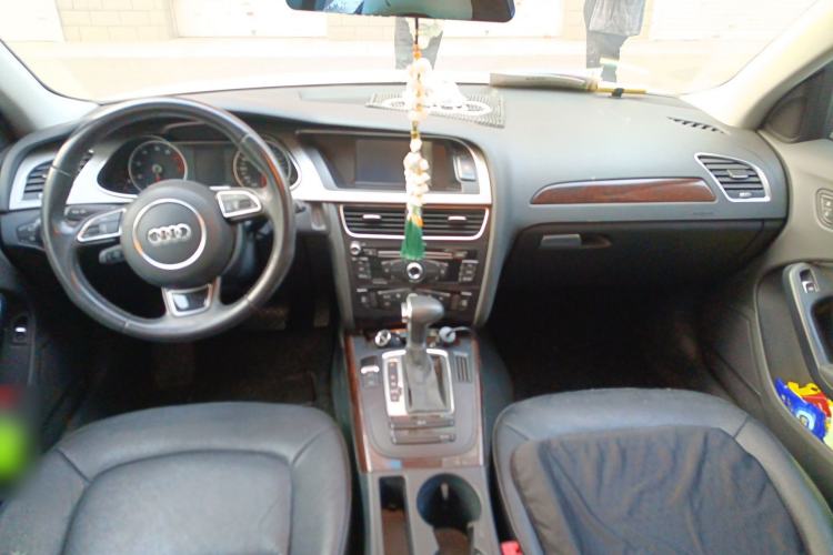 Used Audi A4L 2013 35 TFSI Automatic Comfort Model Center Console