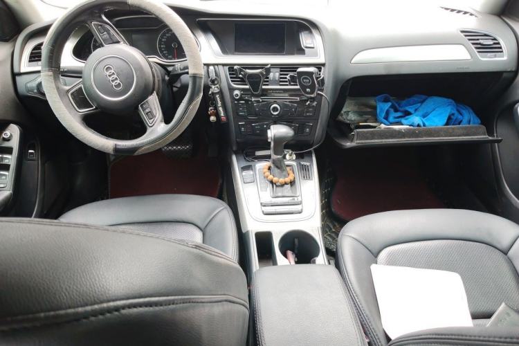 Used Audi A4L 2013 35 TFSI Automatic Standard Model Center Console