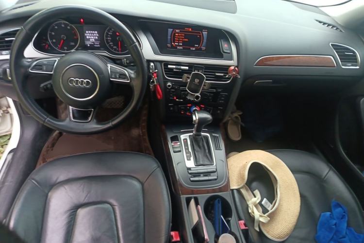 Used Audi A4L 2013 35 TFSI Automatic Comfort Model Center Console
