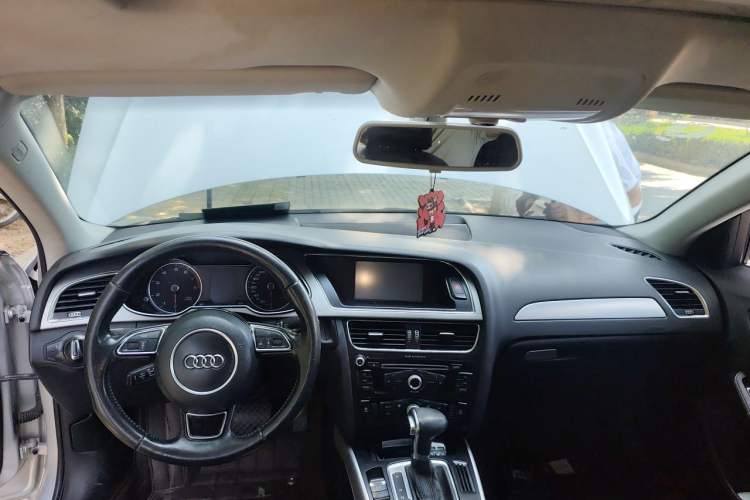 Used Audi A4L 2013 35 TFSI Automatic Standard Model Center Console
