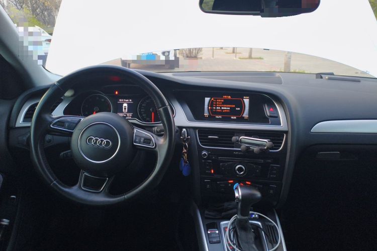 Used Audi A4L 2013 35 TFSI Automatic Standard Model Center Console