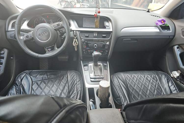 Used Audi A4L 2013 35 TFSI Automatic Standard Model Center Console