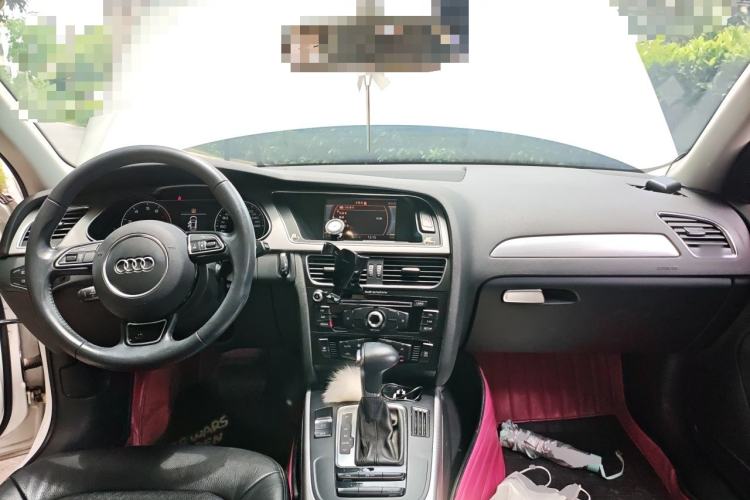 Used Audi A4L 2013 35 TFSI Automatic Standard Model Center Console