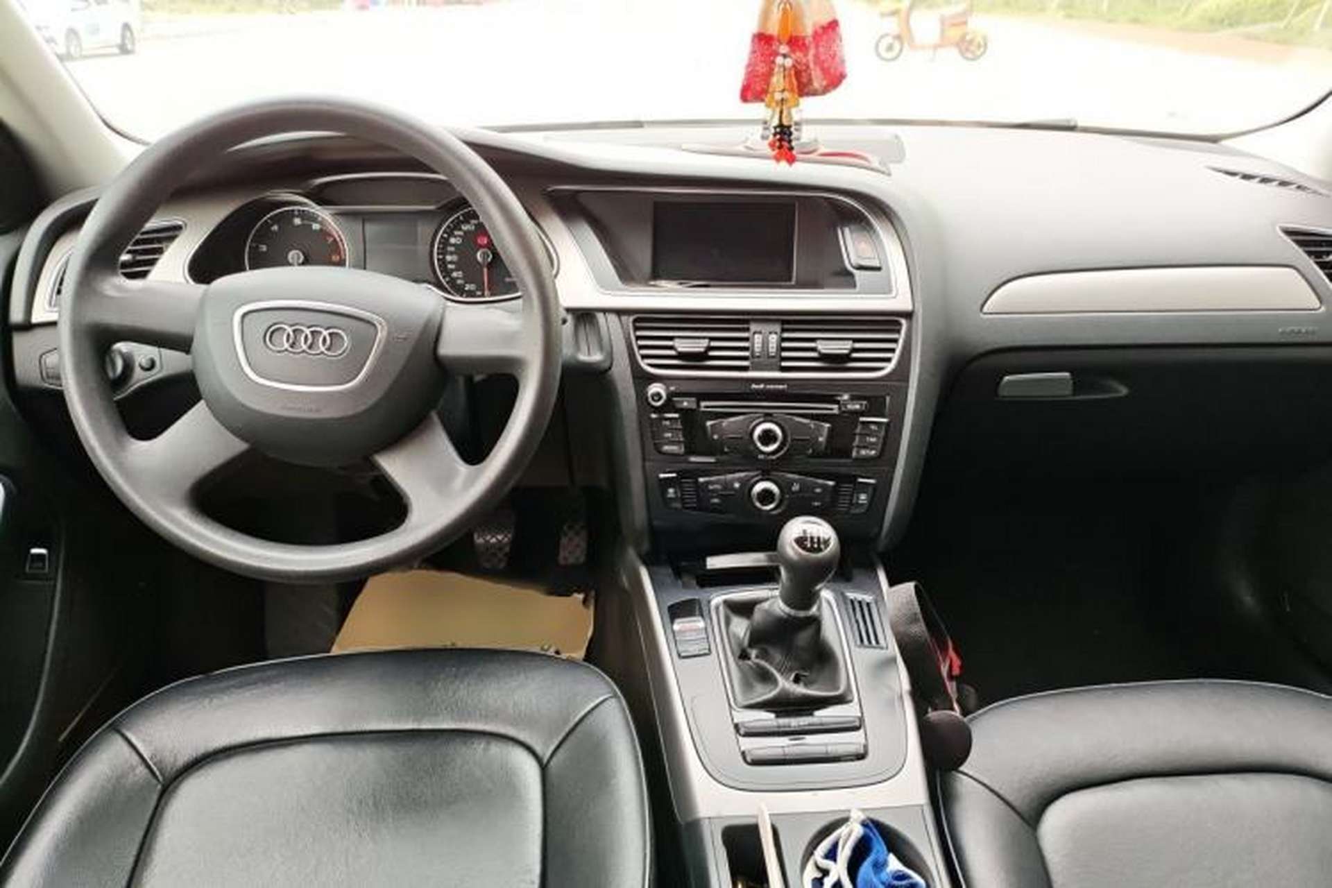 Used Audi A4L 2013 30 TFSI Manual Comfort Model Center Console