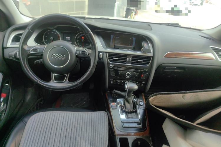 Used Audi A4L 2013 35 TFSI Automatic Comfort Model Center Console