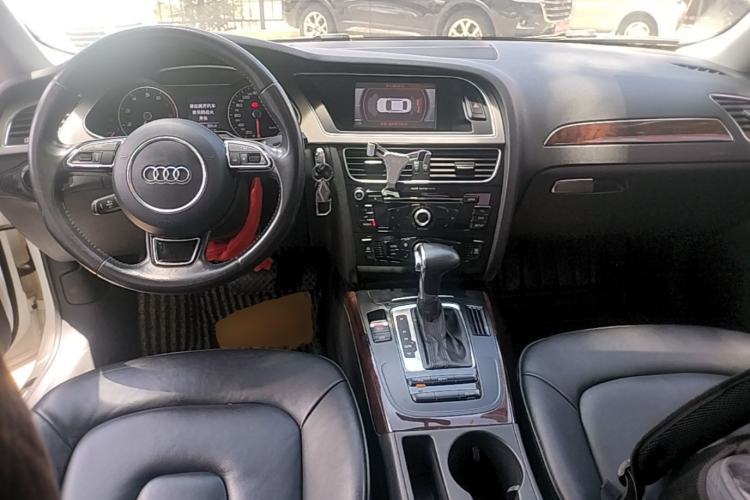 Used Audi A4L 2013 35 TFSI Automatic Comfort Model Center Console