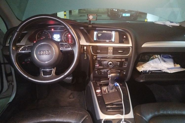 Used Audi A4L 2013 35 TFSI Automatic Comfort Model Center Console
