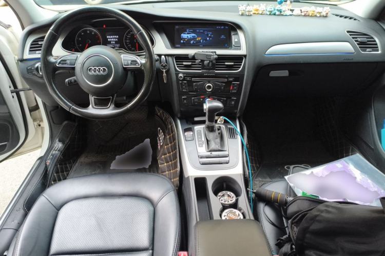 Used Audi A4L 2013 35 TFSI Automatic Standard Model Center Console
