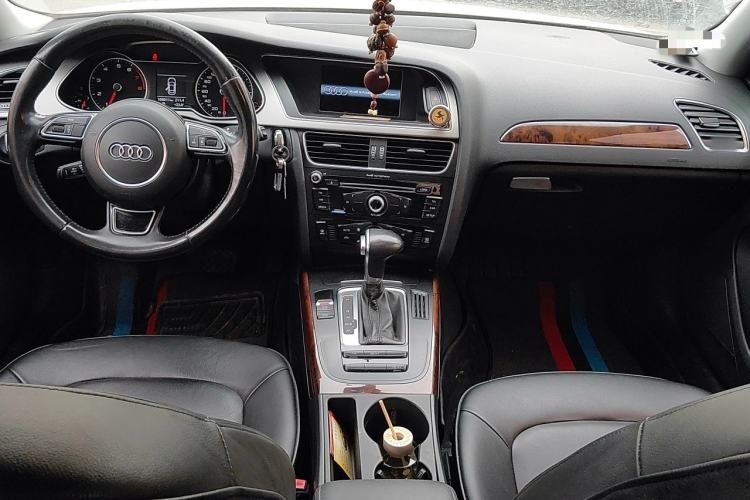 Used Audi A4L 2013 35 TFSI Automatic Comfort Model Center Console