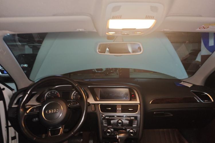 Used Audi A4L 2013 35 TFSI Automatic Comfort Model Center Console