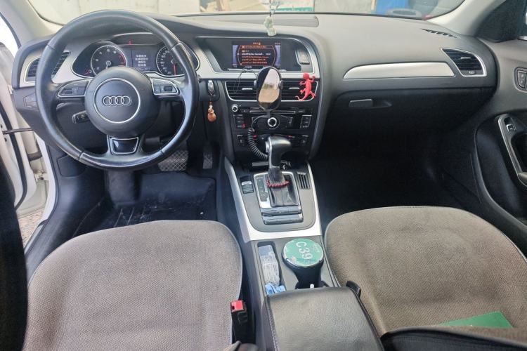 Used Audi A4L 2013 35 TFSI Automatic Standard Model Center Console