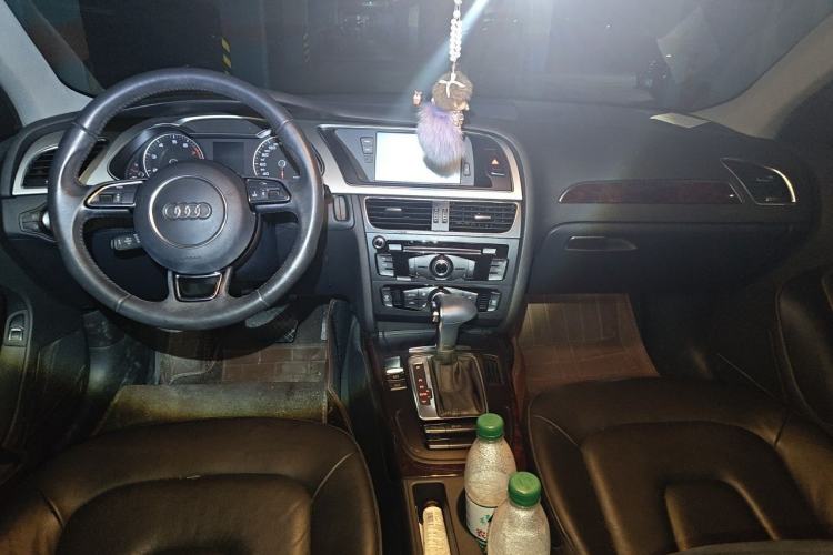 Used Audi A4L 2013 35 TFSI Automatic Standard Model Center Console