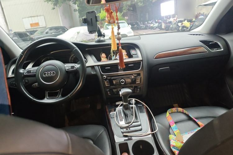 Used Audi A4L 2013 35 TFSI Automatic Comfort Model Center Console