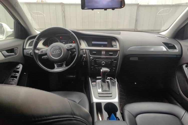 Used Audi A4L 2013 35 TFSI Automatic Standard Model Center Console