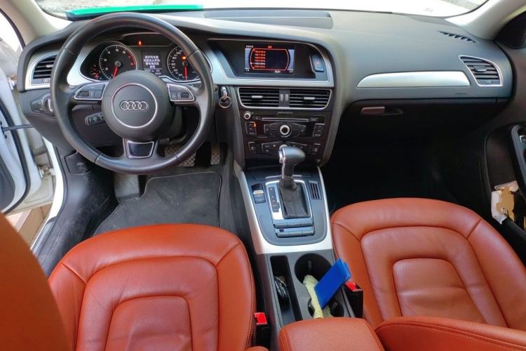 Used Audi A4L 2013 35 TFSI Automatic Standard Model Center Console
