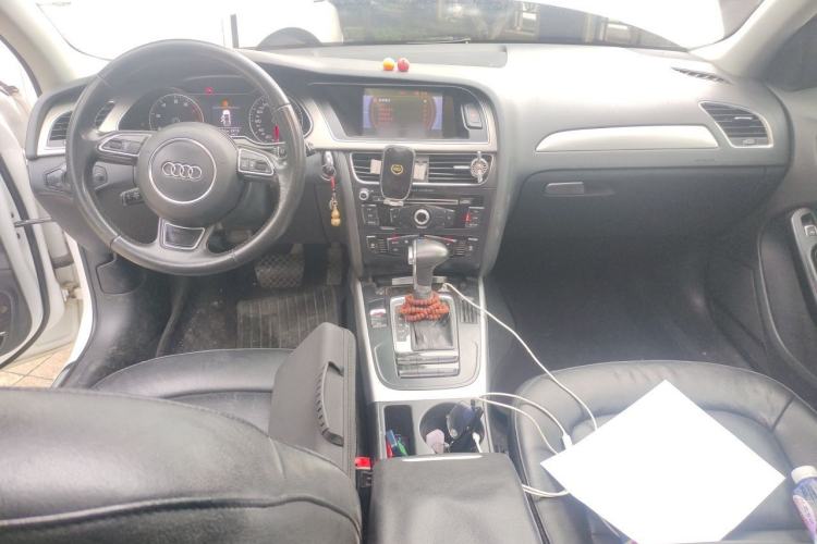 Used Audi A4L 2013 35 TFSI Automatic Standard Model Center Console