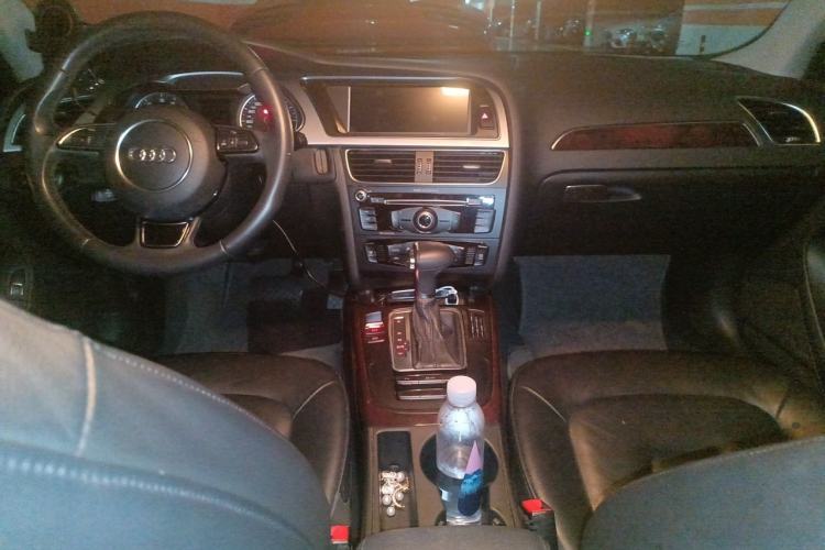 Used Audi A4L 2013 35 TFSI Automatic Comfort Model Center Console