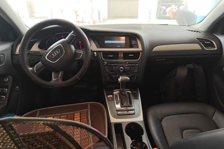 Used Audi A4L 2013 30 TFSI Automatic Comfort Model Center Console