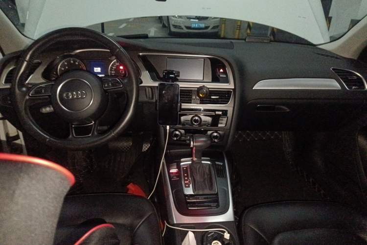 Used Audi A4L 2013 35 TFSI Automatic Standard Model Center Console