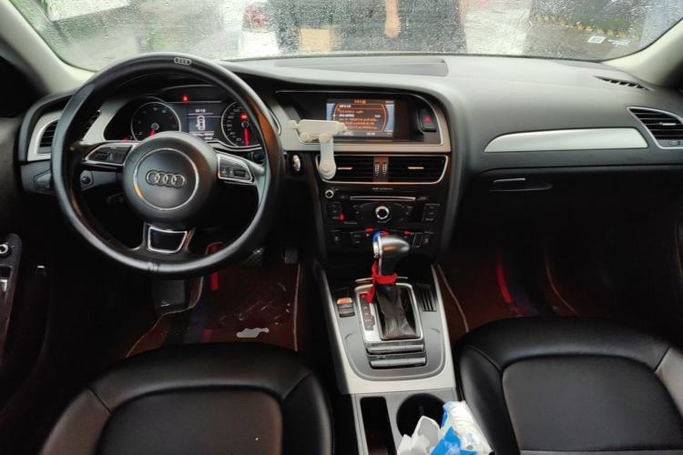 Used Audi A4L 2013 35 TFSI Automatic Comfort Model Center Console